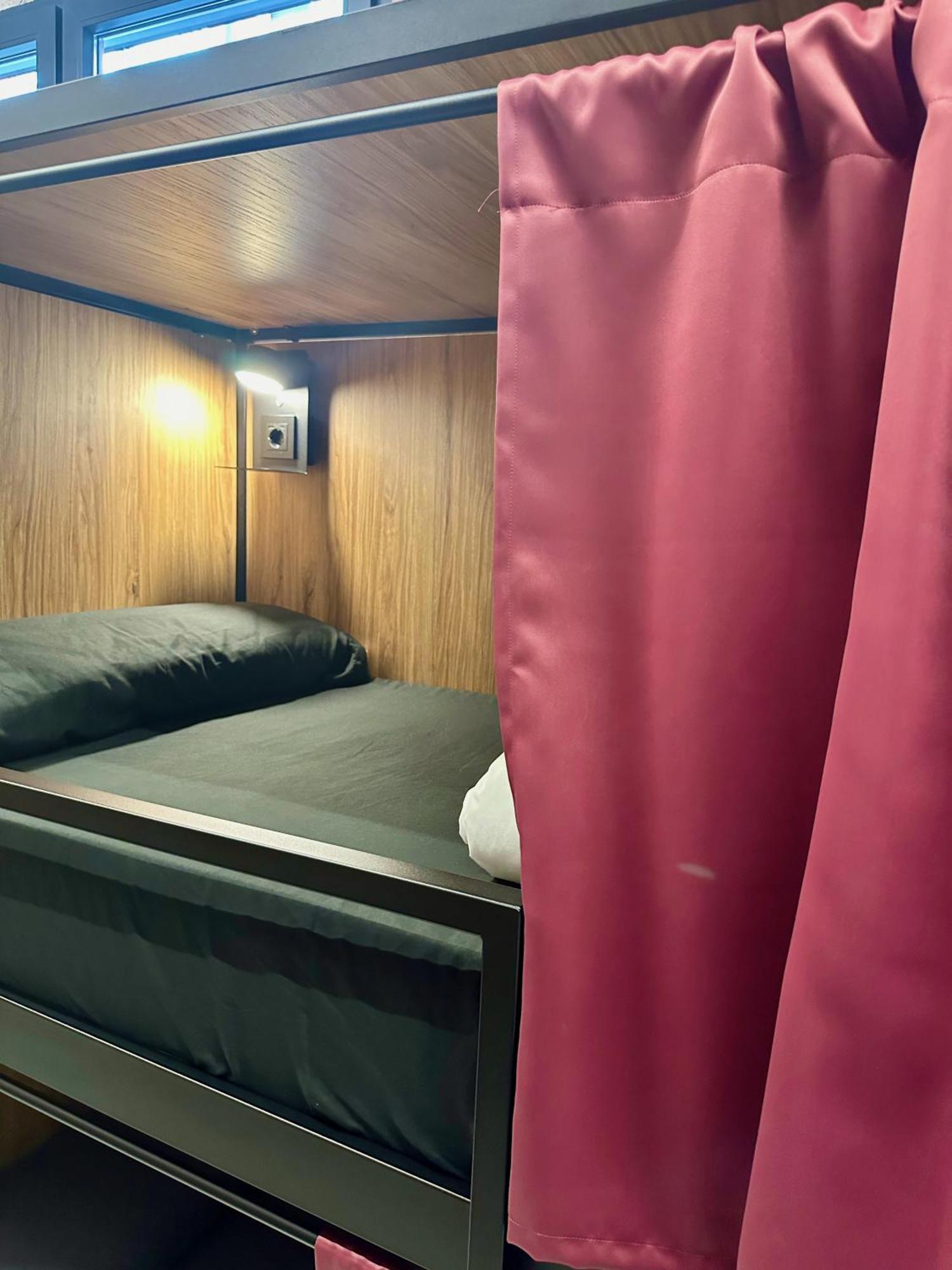 מדריד Velvet Hostels Pacifico מראה חיצוני תמונה