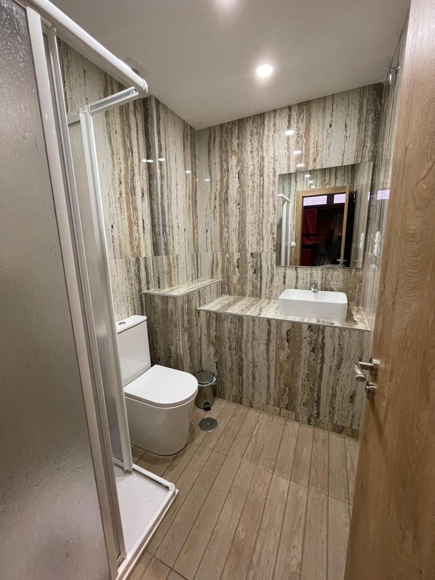 מדריד Velvet Hostels Pacifico מראה חיצוני תמונה