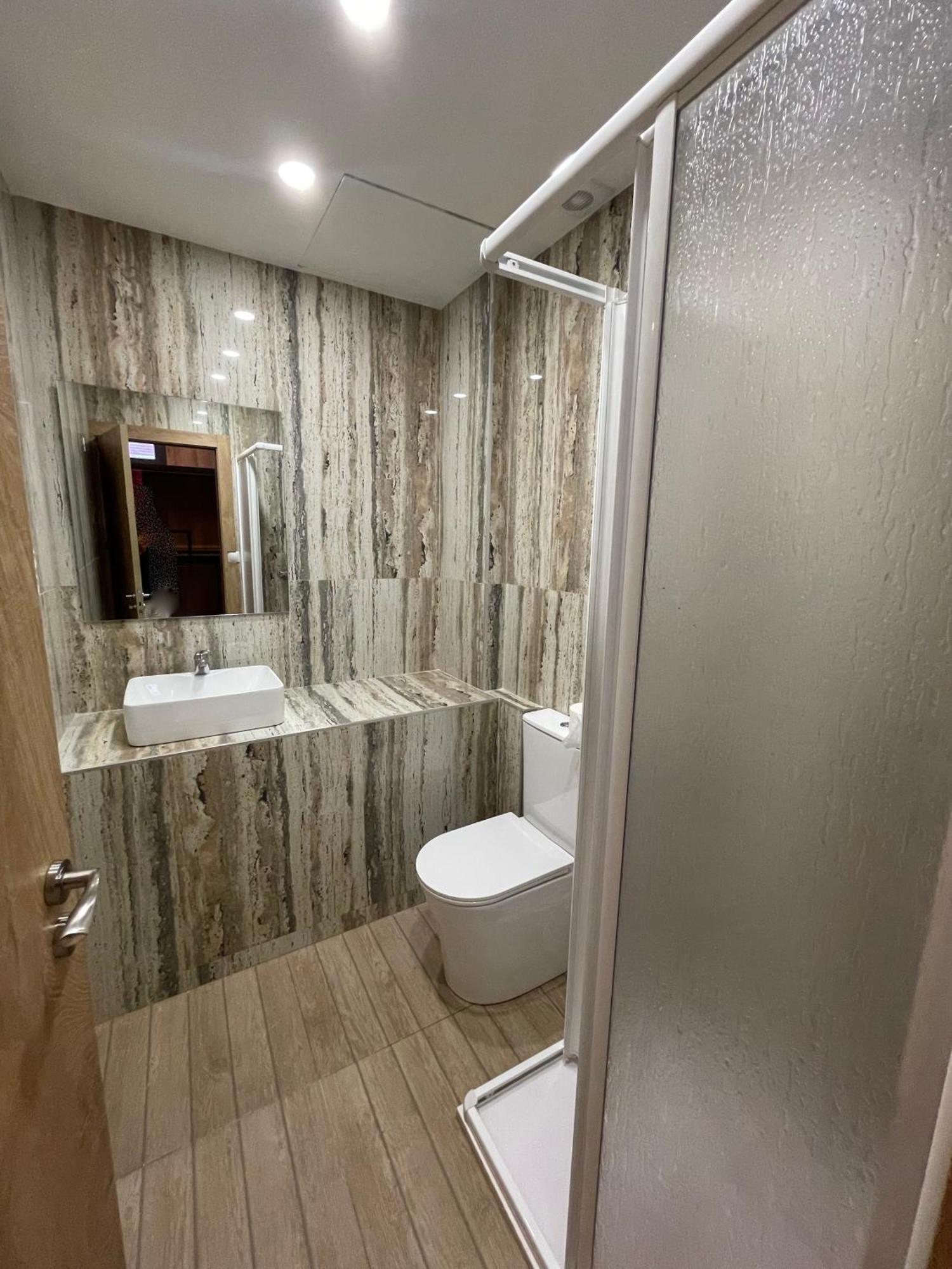 מדריד Velvet Hostels Pacifico מראה חיצוני תמונה